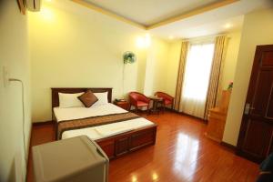 Ένα ή περισσότερα κρεβάτια σε δωμάτιο στο Hoàng Gia Hotel +6 φωτογραφίες