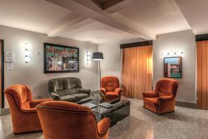 Posezení v ubytování Madison Hotel