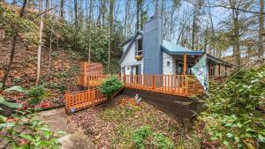 Vườn quanh Fun Family Cabin In Gatlinburg Hot Tub Stay