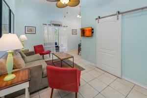 a living room with a couch and a table at La Casa De Luces in Key West