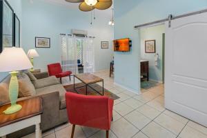 a living room with a couch and a table at La Casa De Luces in Key West +31 photos