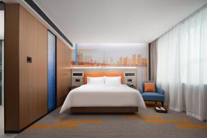 מיטה או מיטות בחדר ב-Hampton by Hilton Changsha Wuyi Square