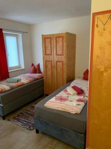 a bedroom with two beds and a mirror at ZV-Scholtz Gästehaus Eisenfelden in Winhöring