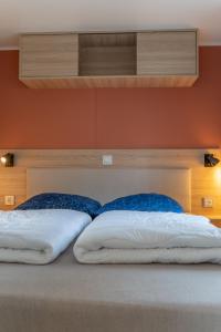 Postel nebo postele na pokoji v ubytování Chalet Trigano 1-6 pers- 3 slaapk- 2 badk- Berging- Inchecken al vanaf 13 uur