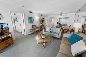 Μια τηλεόραση ή/και κέντρο ψυχαγωγίας στο Ocean Vista 403E La Brisa