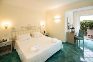 Postel nebo postele na pokoji v ubytování Hotel Continental Mare
