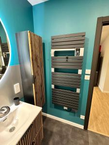a bathroom with a sink and a mirror at Agréable maison neuve de plain pied in Villiers-le-Sec