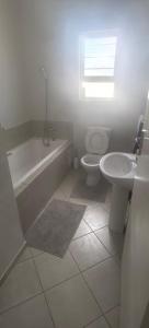 Ένα μπάνιο στο Lerato's Guesthouse 840
