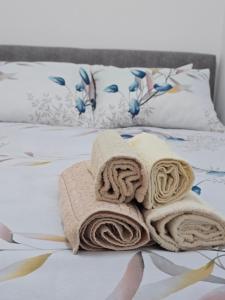 Una cama o camas en una habitación de Picasso Divcibare Kota 992