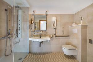 Koupelna v ubytování Hotel Villa Schuler