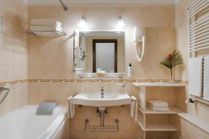 Koupelna v ubytování Hotel Villa Schuler