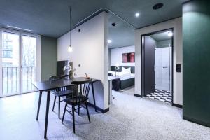 Virtuvė arba virtuvėlė apgyvendinimo įstaigoje BRIX - Self Check-In Hotel