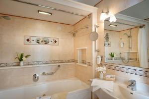 Koupelna v ubytování Hotel Villa Schuler