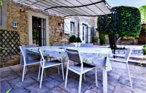 Αίθριο ή υπαίθριος χώρος στο Stunning Home In St Privat Des Vieux