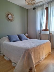 Postel nebo postele na pokoji v ubytování Les Louchardes