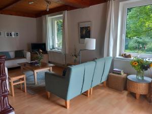 TV a/nebo společenská místnost v ubytování Vakantiehuis Reuzengebergte