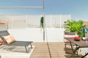 Balkón alebo terasa v ubytovaní C83 Cosy Penthouse With Terrace Old Town