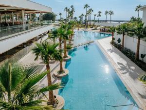 Piscine de l'établissement Lordos Beach Hotel & Spa ou située à proximité