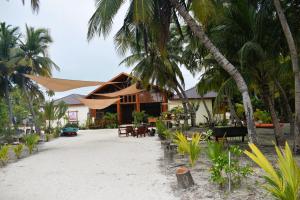 Aed väljaspool majutusasutust Rattehi Inn at Rakeedhoo