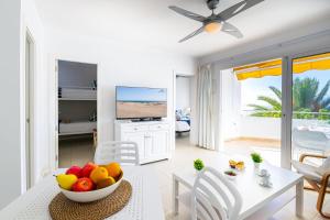 a living room with a table with a bowl of fruit at Nueva S 523 by VillaGranCanaria in San Agustin