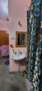 a bathroom with a sink and a mirror at Ashirwad Mahakumbh Homestay in Prayagraj +11 photos