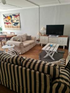 Et tv og/eller underholdning på Basson Town Cottage