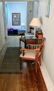 En eller flere senge i et værelse på Basson Town Cottage