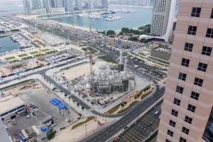 Nespecifikovaný výhled na destinaci Dubaj nebo výhled na město při pohledu z apartmánu