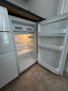Cuisine ou kitchenette dans l'établissement Cuddly Apt, comodo per coppie e parcheggio