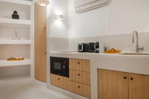 Kuchyň nebo kuchyňský kout v ubytování myMykonos Guest House