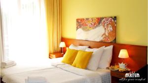 Postel nebo postele na pokoji v ubytování Hotel Meritum + 19 fotografií