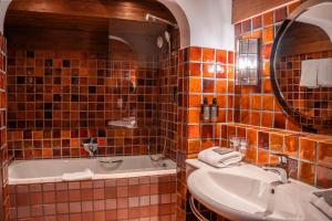Bilik mandi di Hotel Goldener Greif