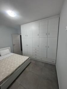 Postel nebo postele na pokoji v ubytování Three Olive Homes