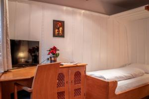 Katil atau katil-katil dalam bilik di Hotel Goldener Greif