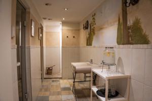 Bilik mandi di Hotel Goldener Greif