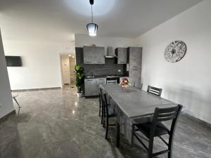 Kuchyň nebo kuchyňský kout v ubytování Orizzonte Flat + 30 fotografií