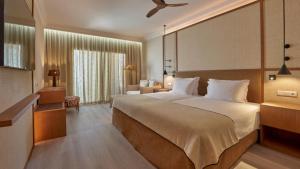 PortoBay Blue Ocean客房内的一张或多张床位