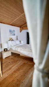 Letto o letti in una camera di Charming 6 bed chalet in 4 Valleés