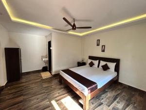 Postel nebo postele na pokoji v ubytování Aqua Bliss Beach Resort