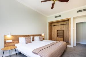 Hotel LIVVO Jandía Golf客房内的一张或多张床位