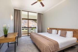 Hotel LIVVO Jandía Golf客房内的一张或多张床位