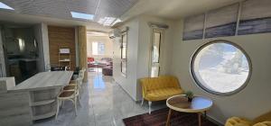 a living room with a counter and a table and chairs at De Nice Suite in Majdal Shams