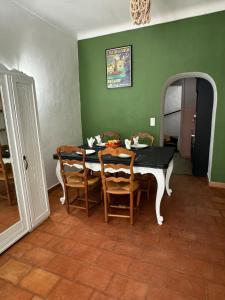 Fotografie z fotogalerie ubytování Maison Jasmin in the city center with parking space and terrace v destinaci LʼIsle-sur-la-Sorgue + 31 fotografií