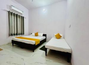 Hotel kailash in客房内的一张或多张床位