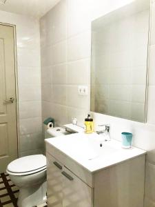 Zdjęcie z galerii obiektu Primera línea de mar apartamento dúplex en Ribeira w mieście Ribeira