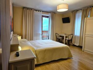 Postel nebo postele na pokoji v ubytování Hotel Bucaneve