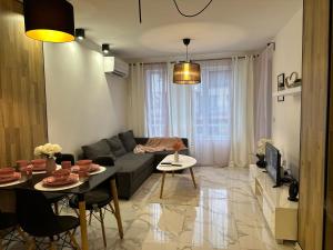 Ruang duduk di Delux 2 - Plovdiv Модерен апартамент до Стария град и Източната порта