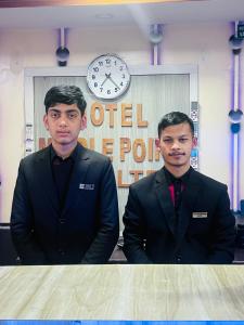 Μέλη του προσωπικού του Hotel Middle Point Pvt Ltd