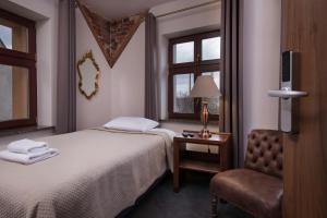 Postel nebo postele na pokoji v ubytování Hotel Retro B.A. Zientarski