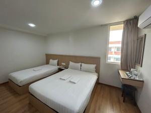 Katil atau katil-katil dalam bilik di Mint Hotel